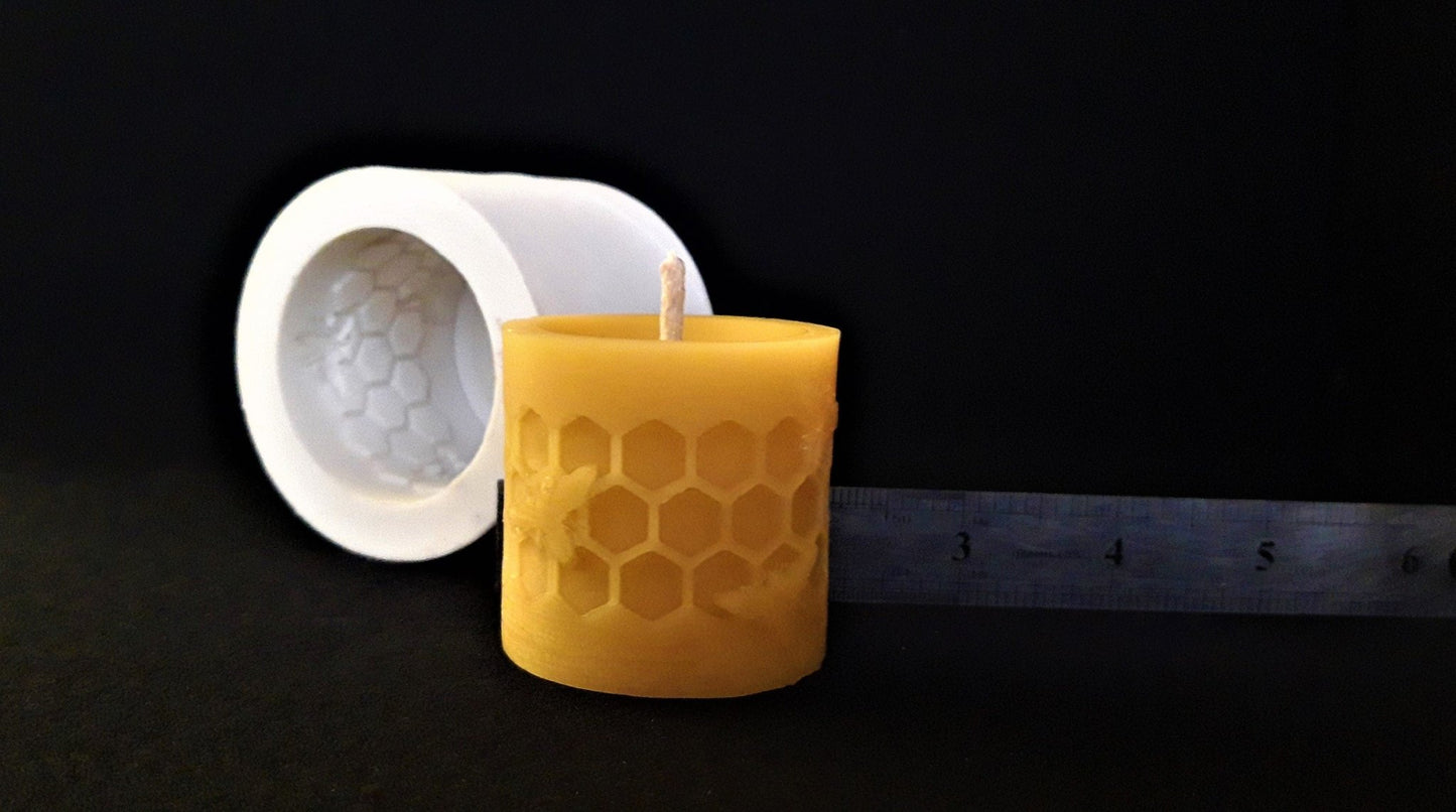 CELLS Silicone Candle mouldBEES ON CELLS Silicone Candle MoldCandle details:
Finished candle size: ~1.8" high x 1.7" wide (or about 4.5 cm x 4.6 cm).Finished candle weight: ~35 g.Silicone MoldLatvian Candles
