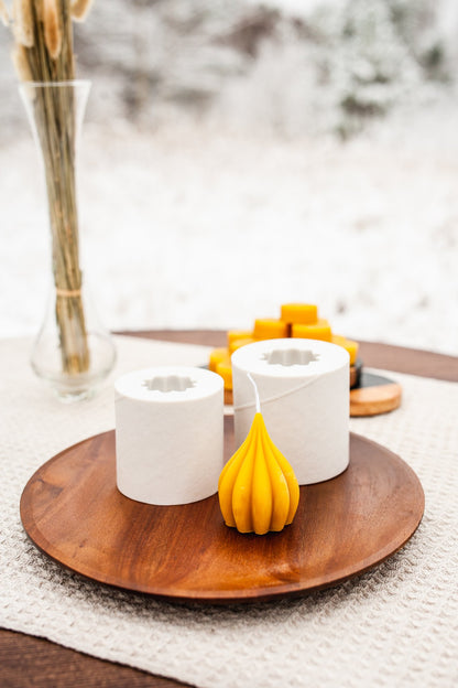 Garlic beeswax candle and silicone mould
