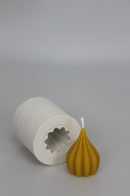 Garlic beeswax candle and silicone mould