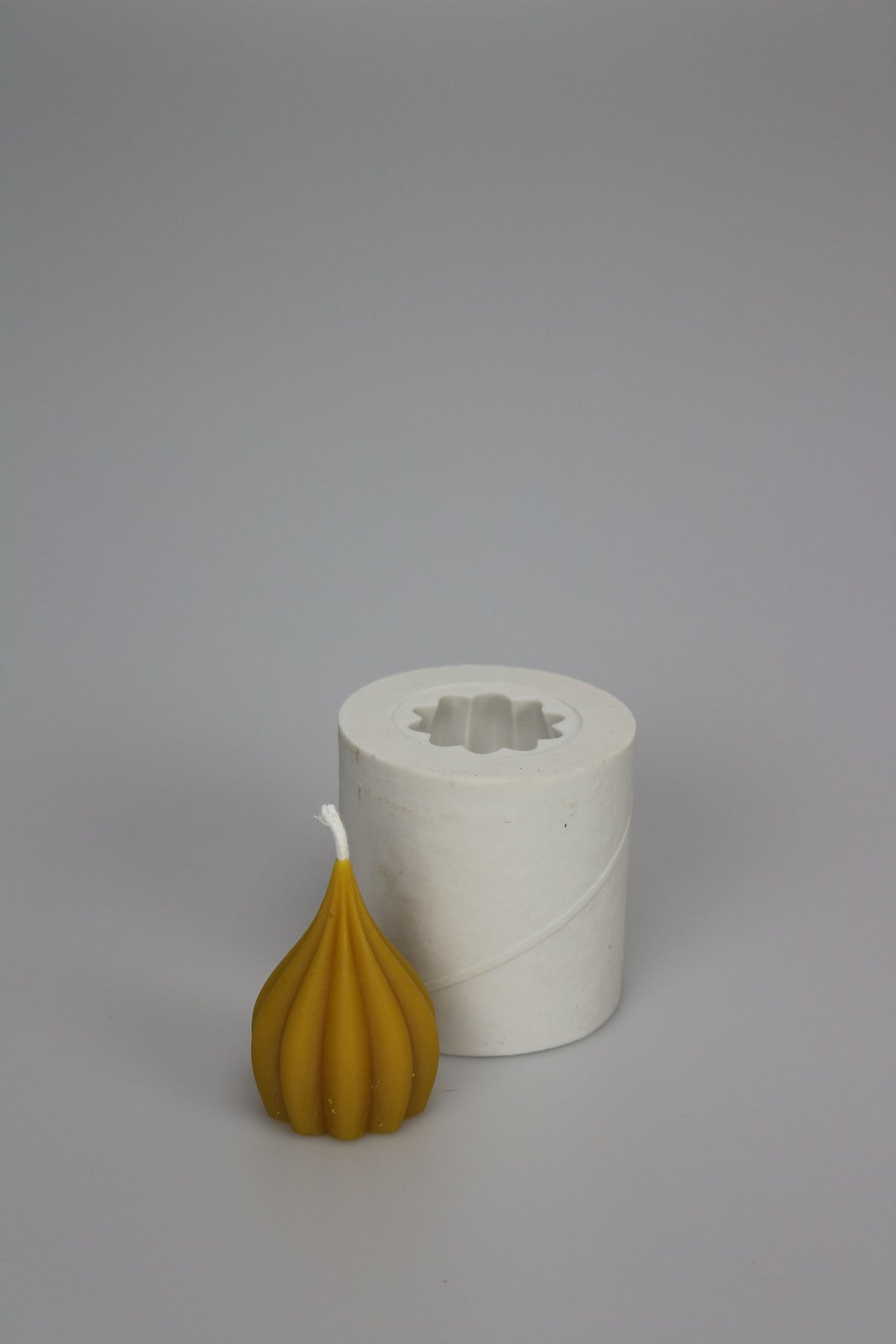 Garlic beeswax candle and silicone mould