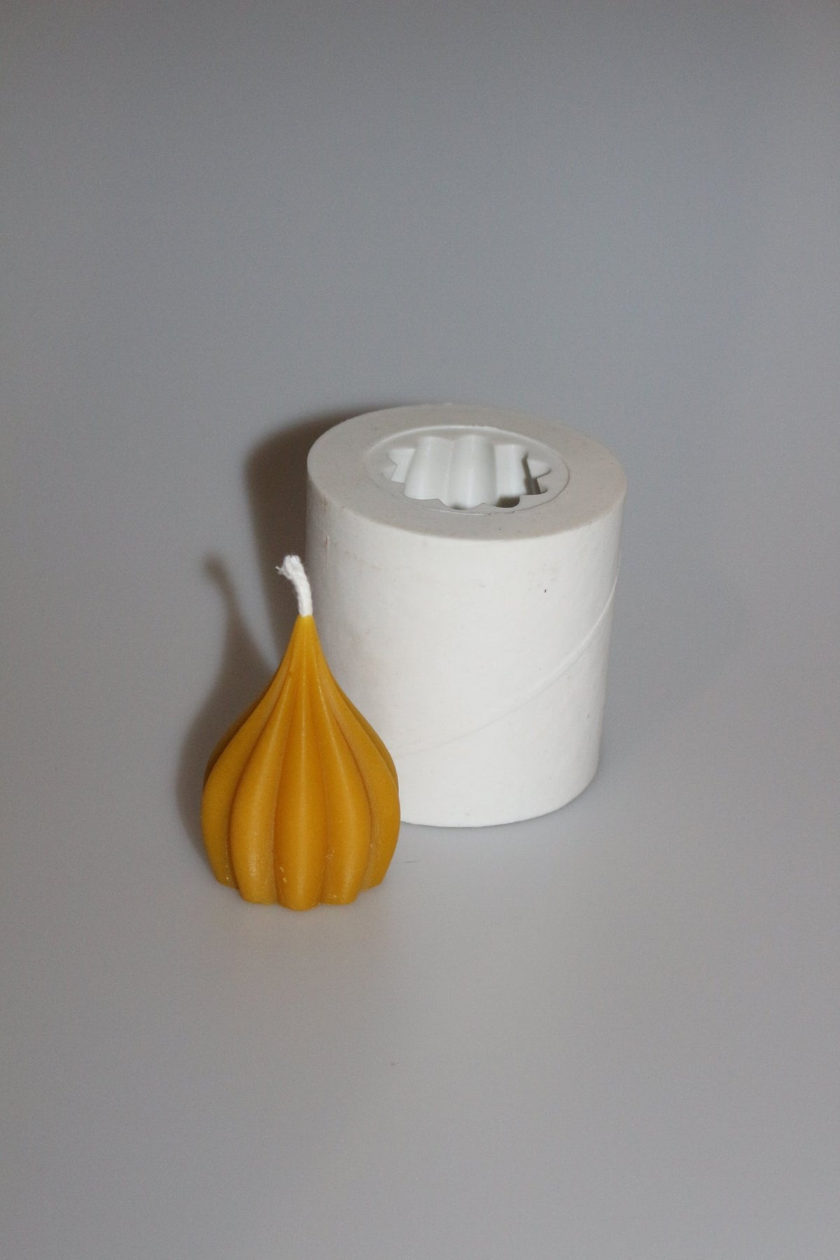 Garlic beeswax candle and silicone mould