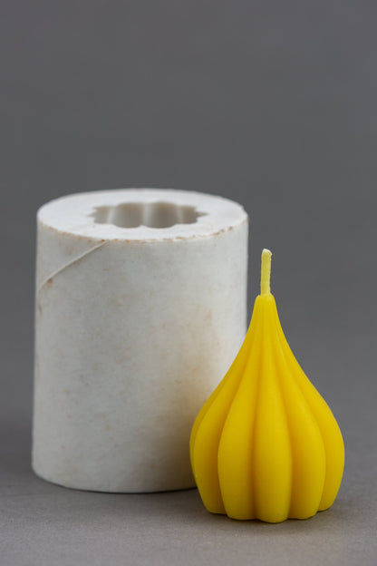 Garlic beeswax candle and silicone mould