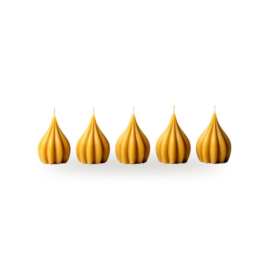 Garlic 3 Sizes beeswax candle, white background studio photo