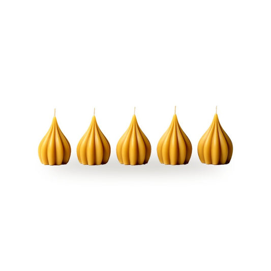 Garlic 3 Sizes beeswax candle, white background studio photo