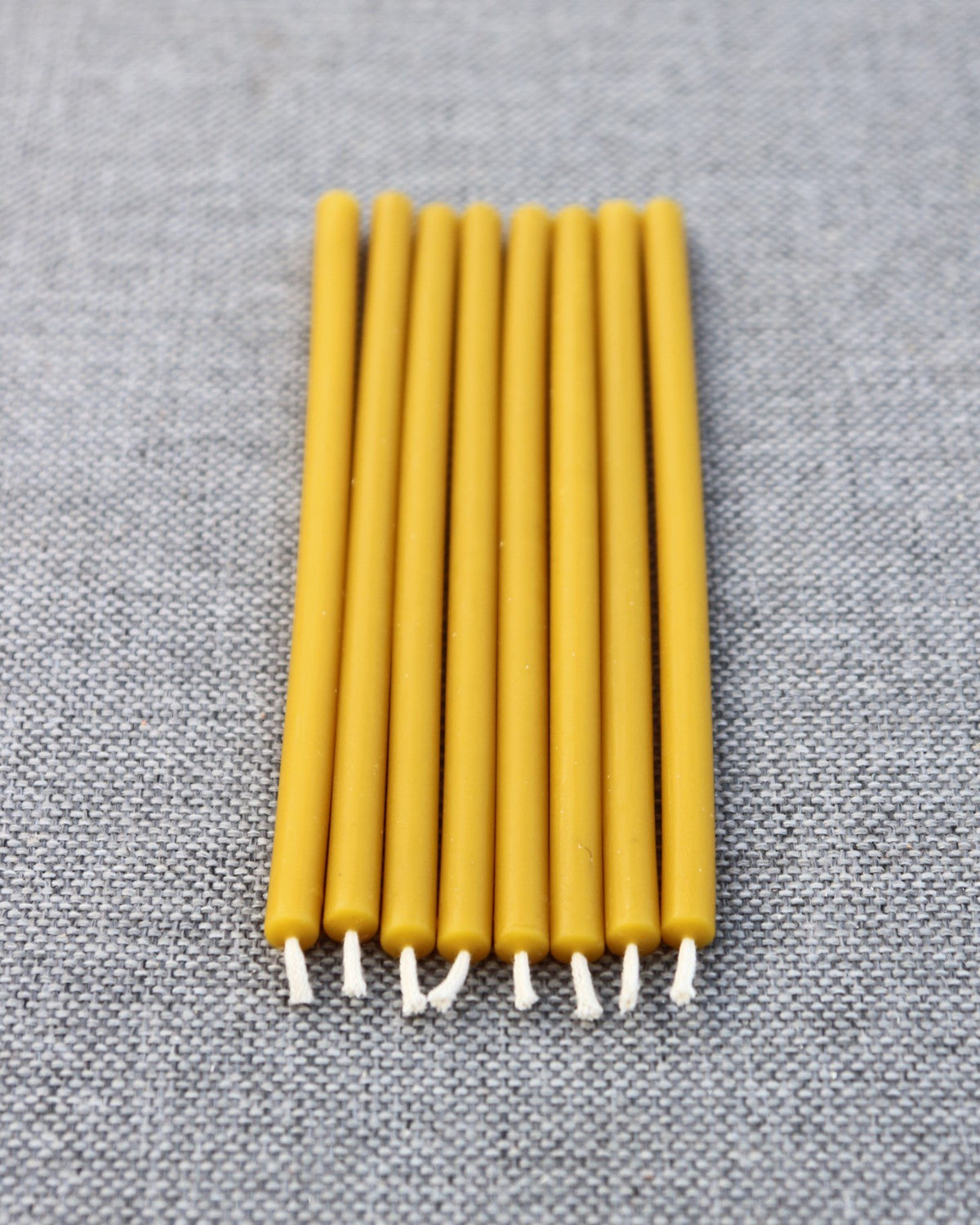 Taper Tiny 18 cm beeswax candle and silicone mould