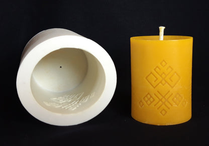 KARELIA MOTIVES 2 SizesCandle Details: 

KARELIA MOTIVE 1: Finished Candle Size: 7.5 cm high x 6 cm wide Weight: 175g Ornament on one side.

KARELIA MOTIVE 2: Finished Candle Size: 12 cm hSilicone MoldLatvian CandlesLatvian CandlesKARELIA MOTIVES 2 Sizes